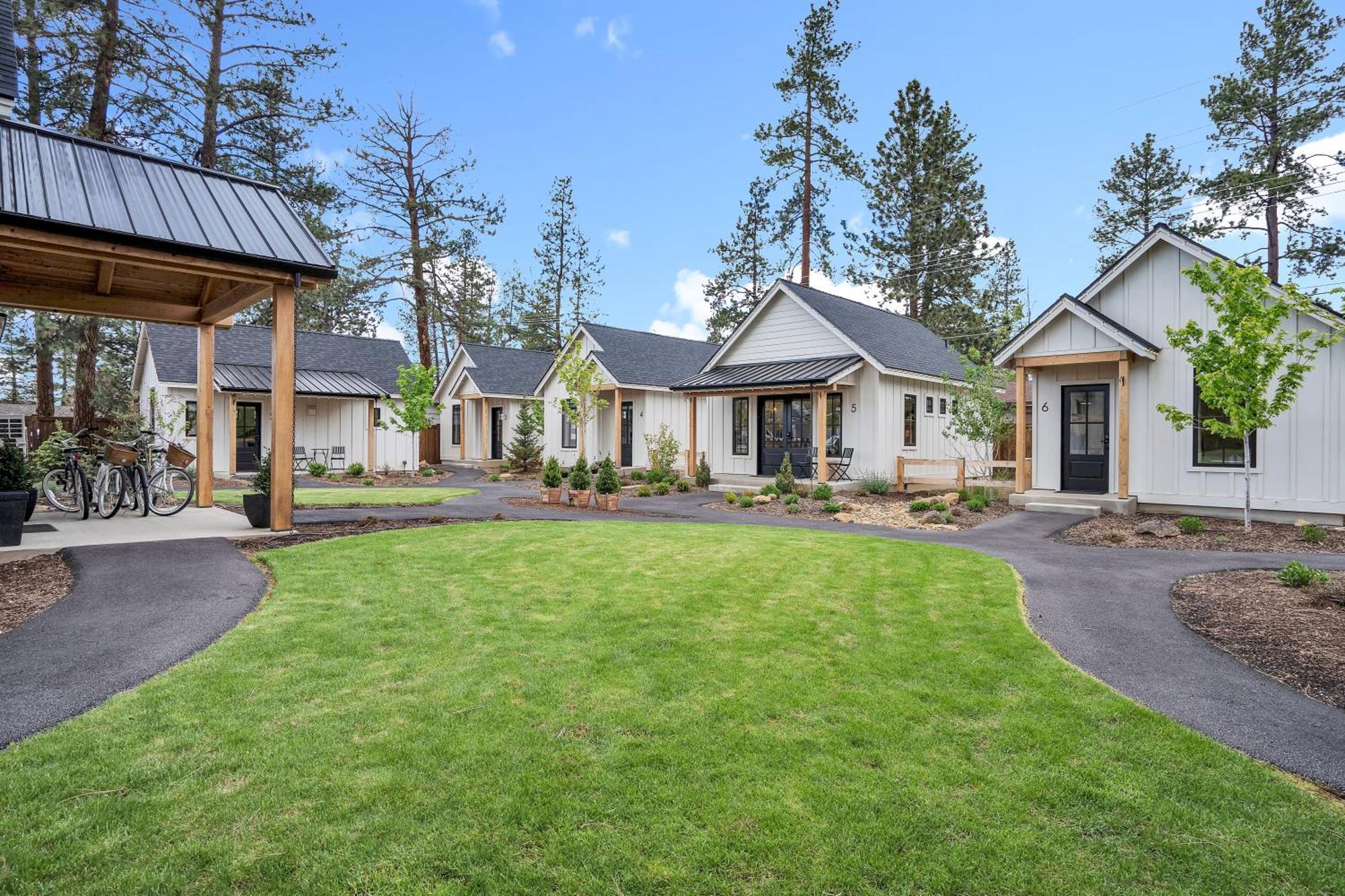 The Scout Boutique Cottages Sisters Exterior photo