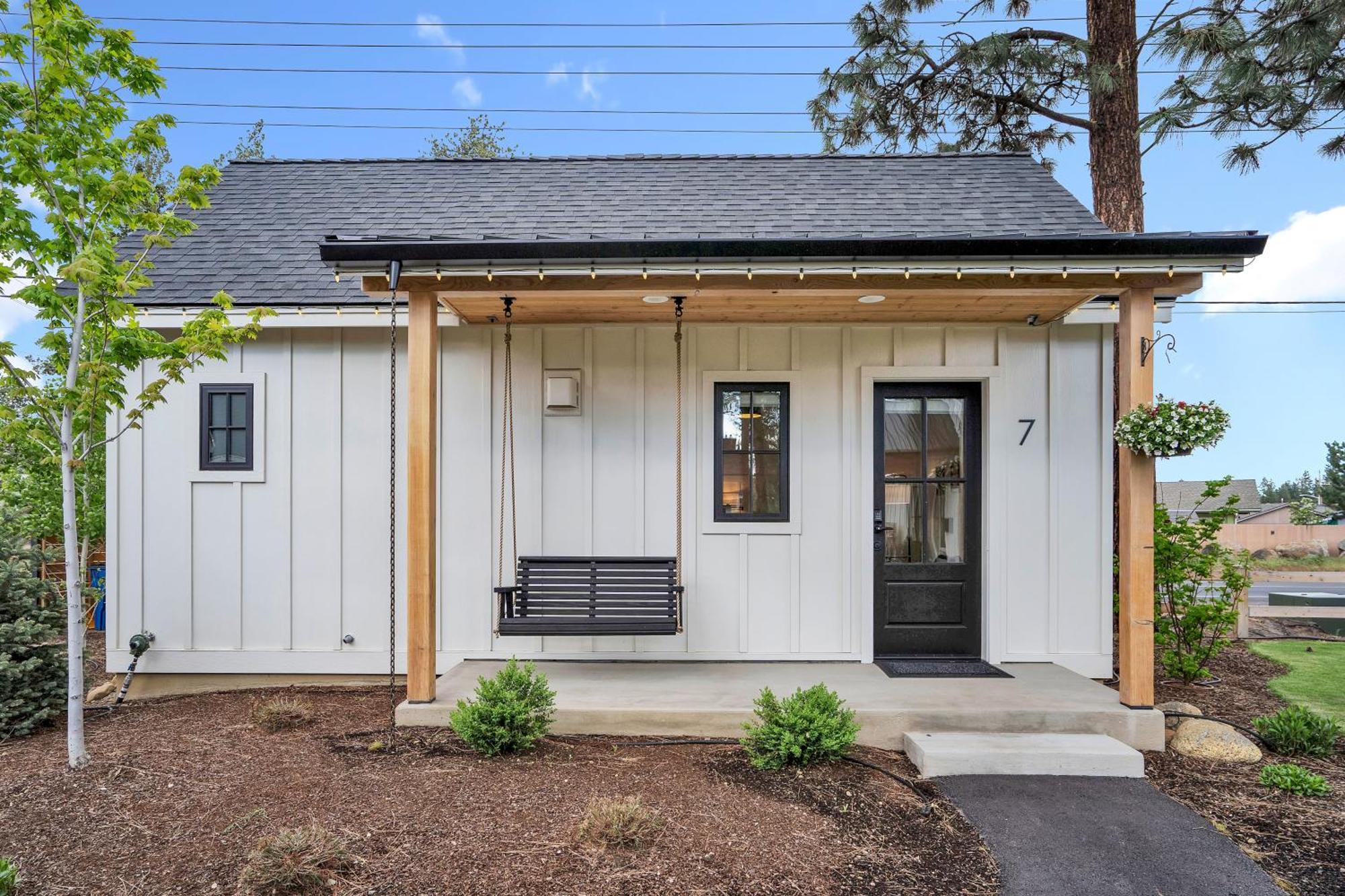 The Scout Boutique Cottages Sisters Exterior photo