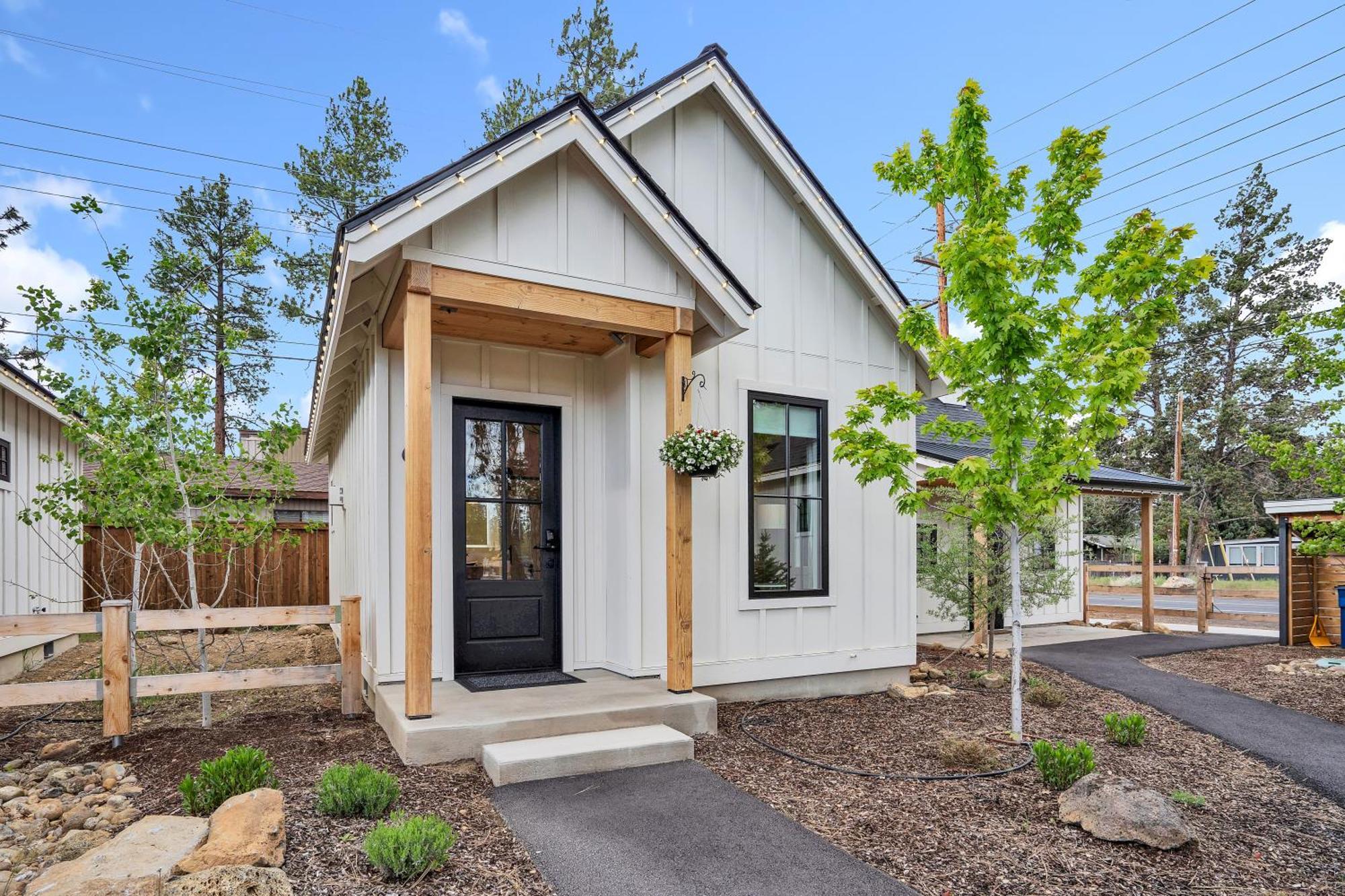The Scout Boutique Cottages Sisters Exterior photo